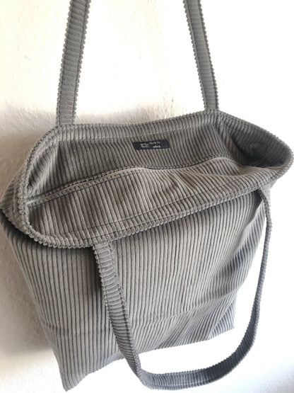 Shopper groß aus Cord in rot mit Reißverschluss und Innentasche