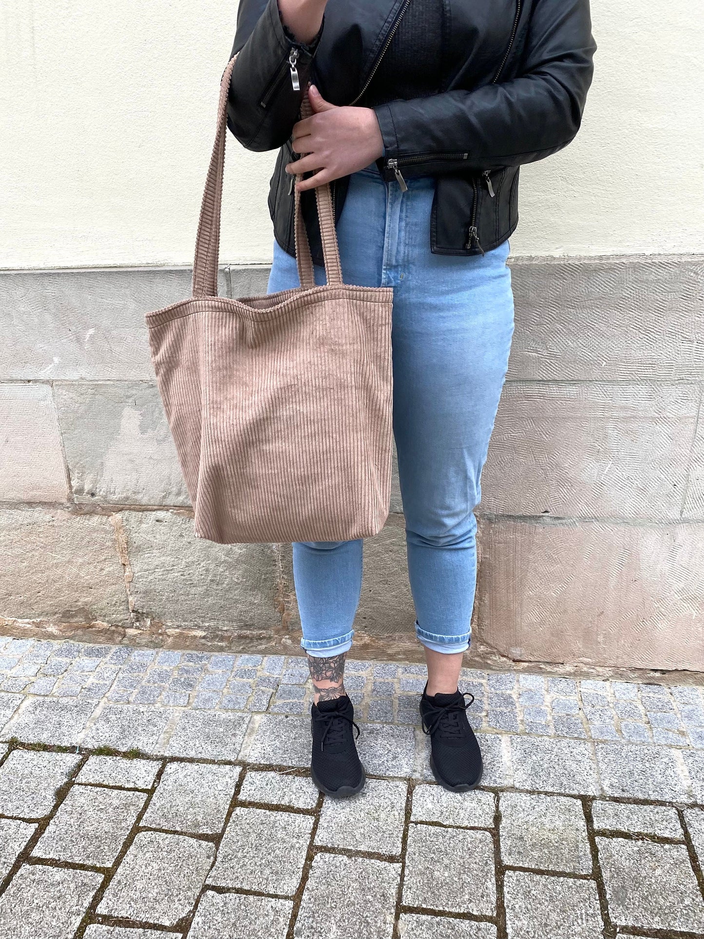 Shopper groß aus Cord in beige/ hellbraun mit Reißverschluss und Innentasche