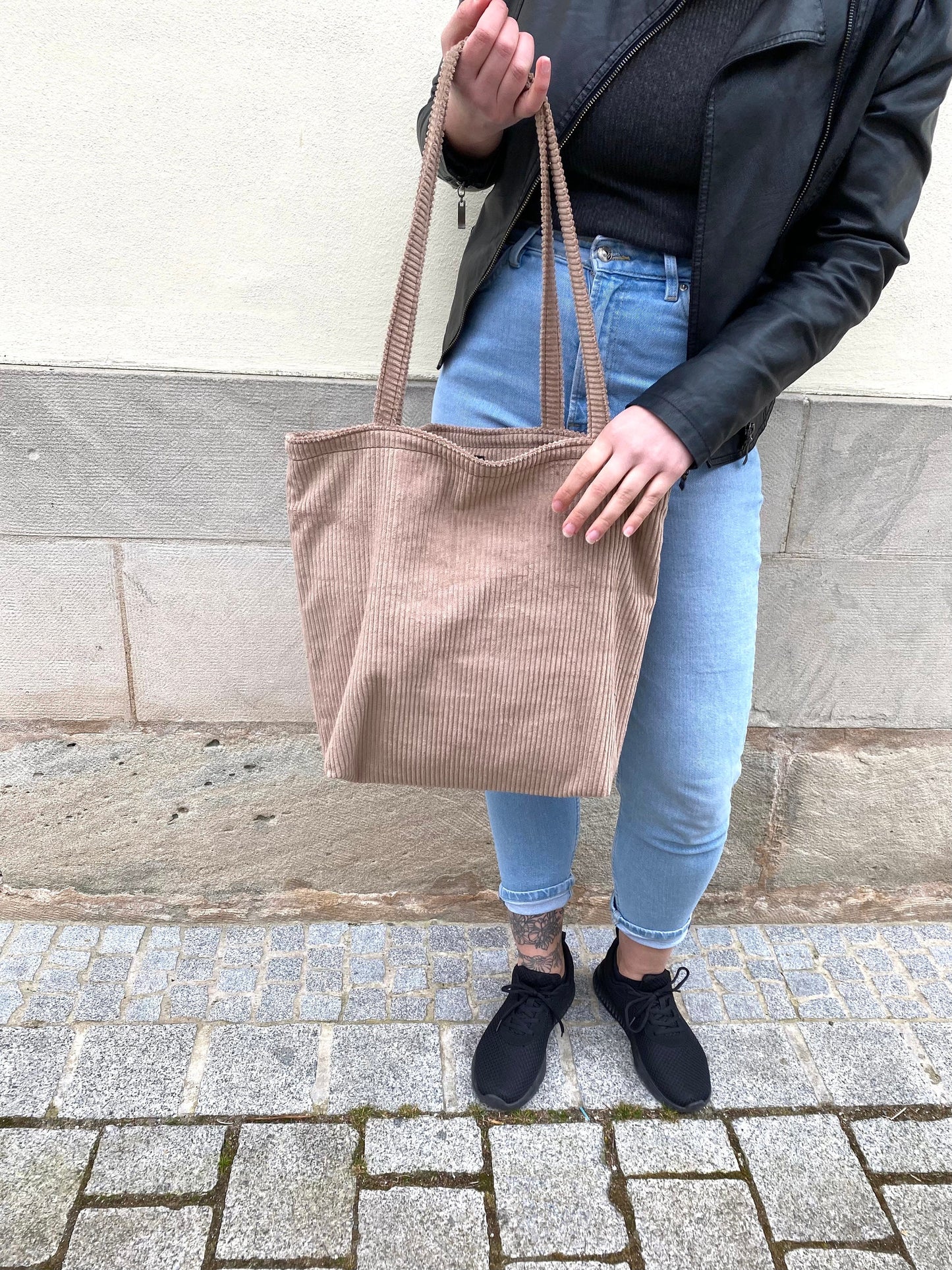 Shopper groß aus Cord in beige/ hellbraun mit Reißverschluss und Innentasche