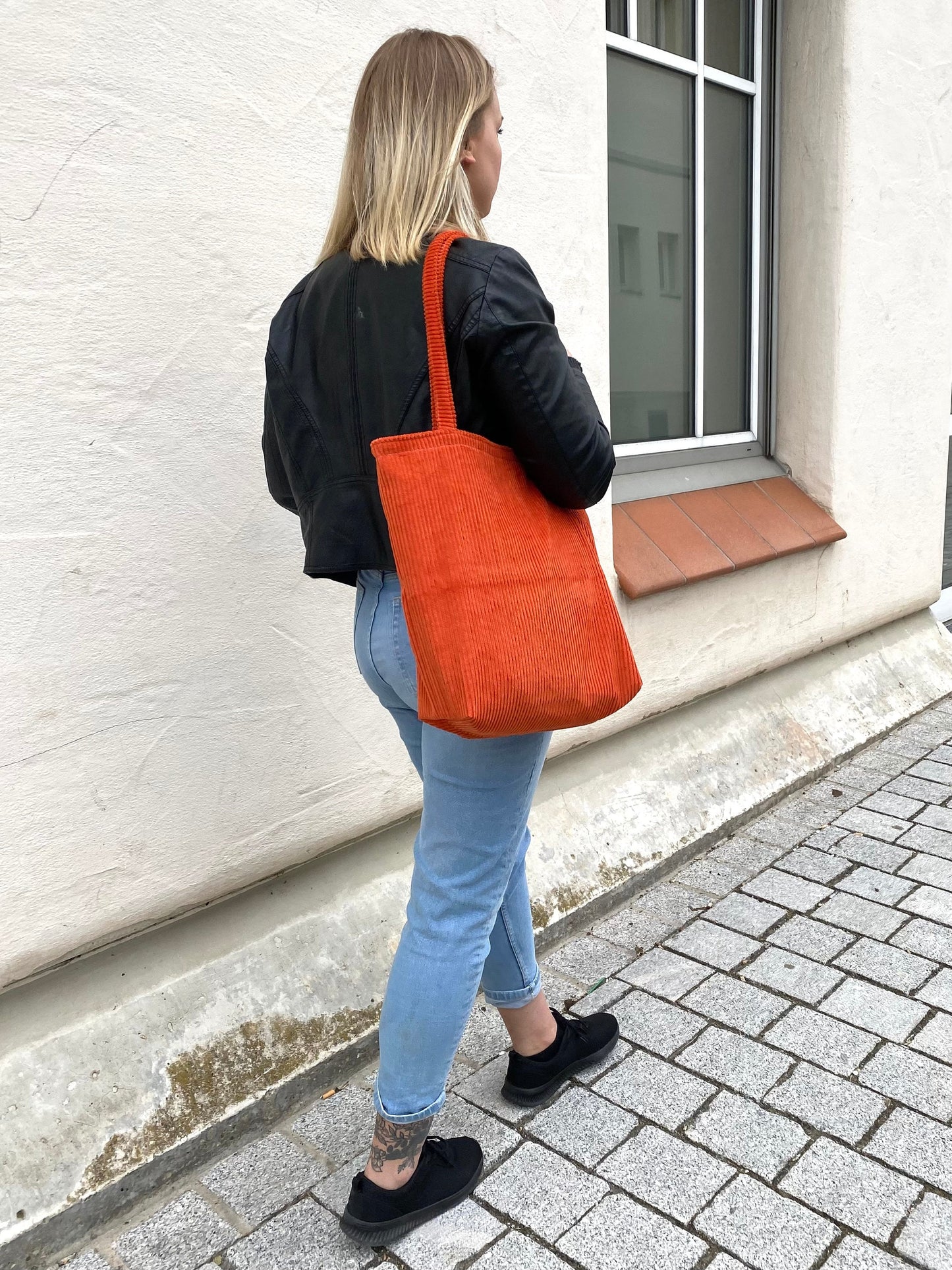 Shopper groß aus Cord in orange mit Reißverschluss und Innentasche