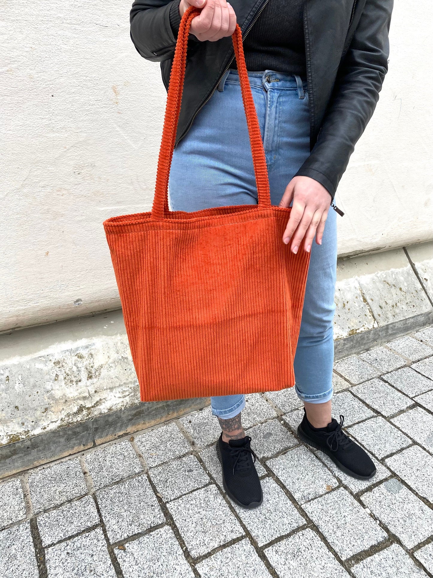 Shopper groß aus Cord in orange mit Reißverschluss und Innentasche