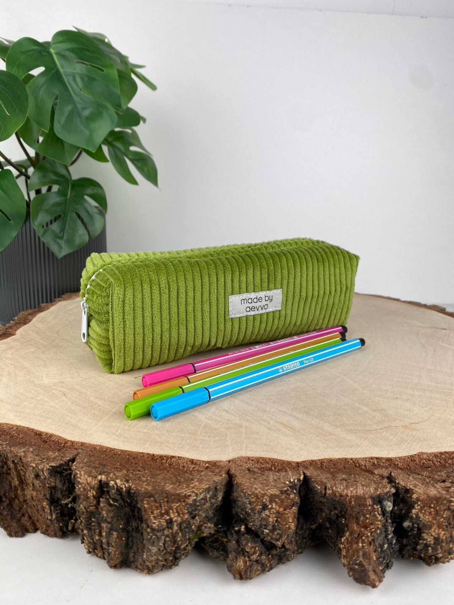 Stifte Mäppchen aus Cord in grün